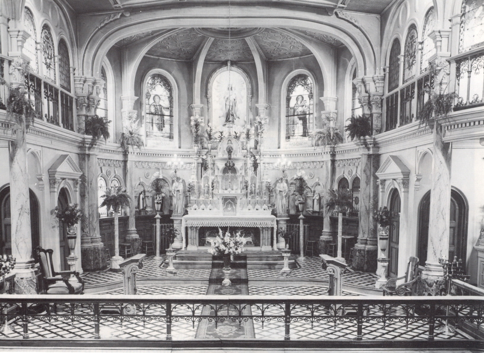 Chapelle Notre-Dame du Sacré-Coeur. Couvent Jésus-Marie de Sillery. Source : Collège Jésus-Marie : 125e anniversaire, 1870-1995